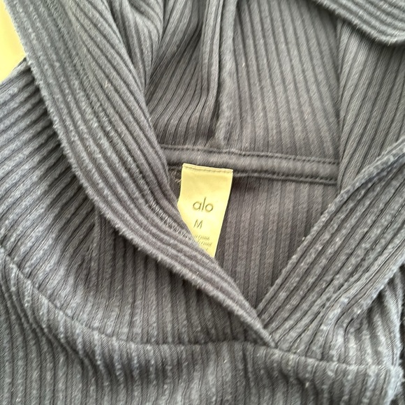 ALO YOGA - Picture 2 of 5